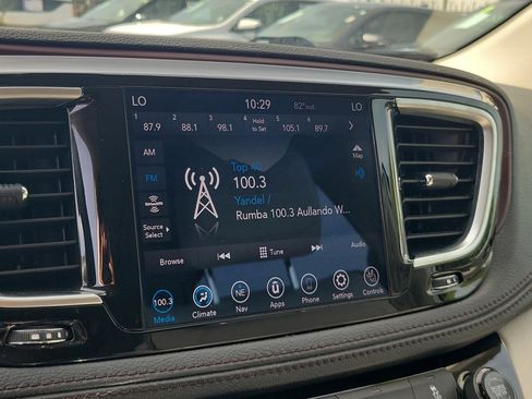 Used 2020 Chrysler Pacifica Limited FWD image 23