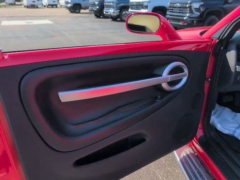 Used 2004 Chevrolet SSR w/ Preferred Equipment Group image 17