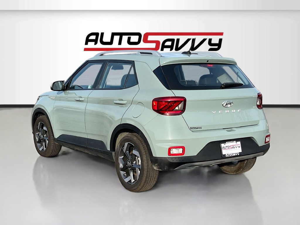 Used 2025 Hyundai Venue Limited FWD image 5