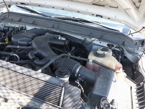 Used 2015 Ford F550 2WD Regular Cab Super Duty image 14