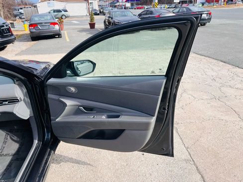 Used 2021 Hyundai Elantra SEL image 16