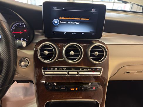 Used 2016 Mercedes-Benz GLC 300 4MATIC w/ Multimedia Package image 18