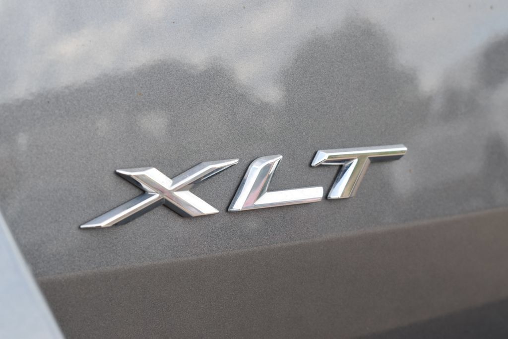 Used 2024 Ford Explorer XLT w/ Equipment Group 202A AWD/4WD image 6