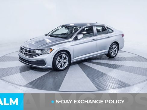 Used 2024 Volkswagen Jetta SE FWD image 3