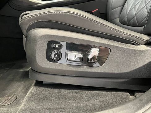 Used 2023 BMW X7 xDrive40i w/ Parking Assistance Package AWD/4WD image 16