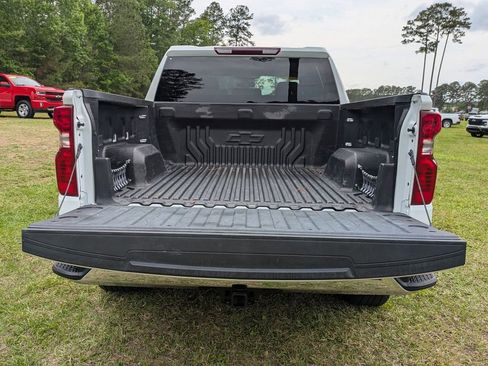 Used 2023 Chevrolet Silverado 1500 LT AWD/4WD image 13
