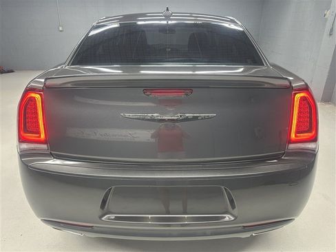 Used 2019 Chrysler 300 Touring w/ Sport Appearance Package RWD image 6