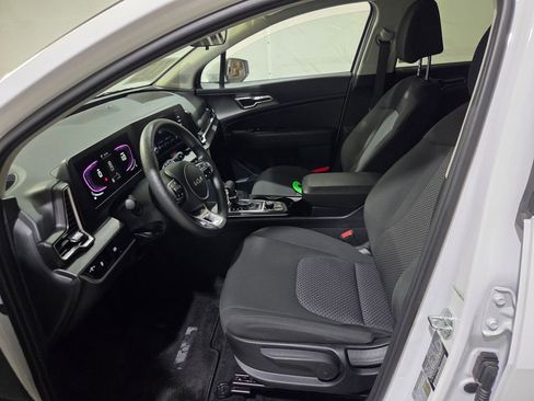 Used 2025 Kia Sportage LX AWD/4WD image 10