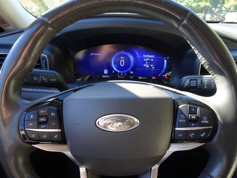 Used 2023 Ford Explorer Platinum w/ Equipment Group 601A image 29