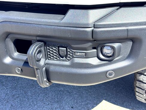 Used 2024 GMC Sierra 2500 AT4X w/ AT4X AEV Edition image 5