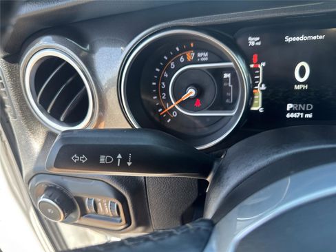 Used 2019 Jeep Wrangler Unlimited Sahara AWD/4WD image 25