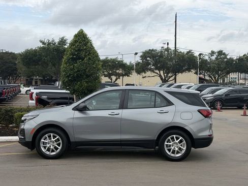 Used 2023 Chevrolet Equinox LS w/ LPO, Floor Liner Package FWD image 4