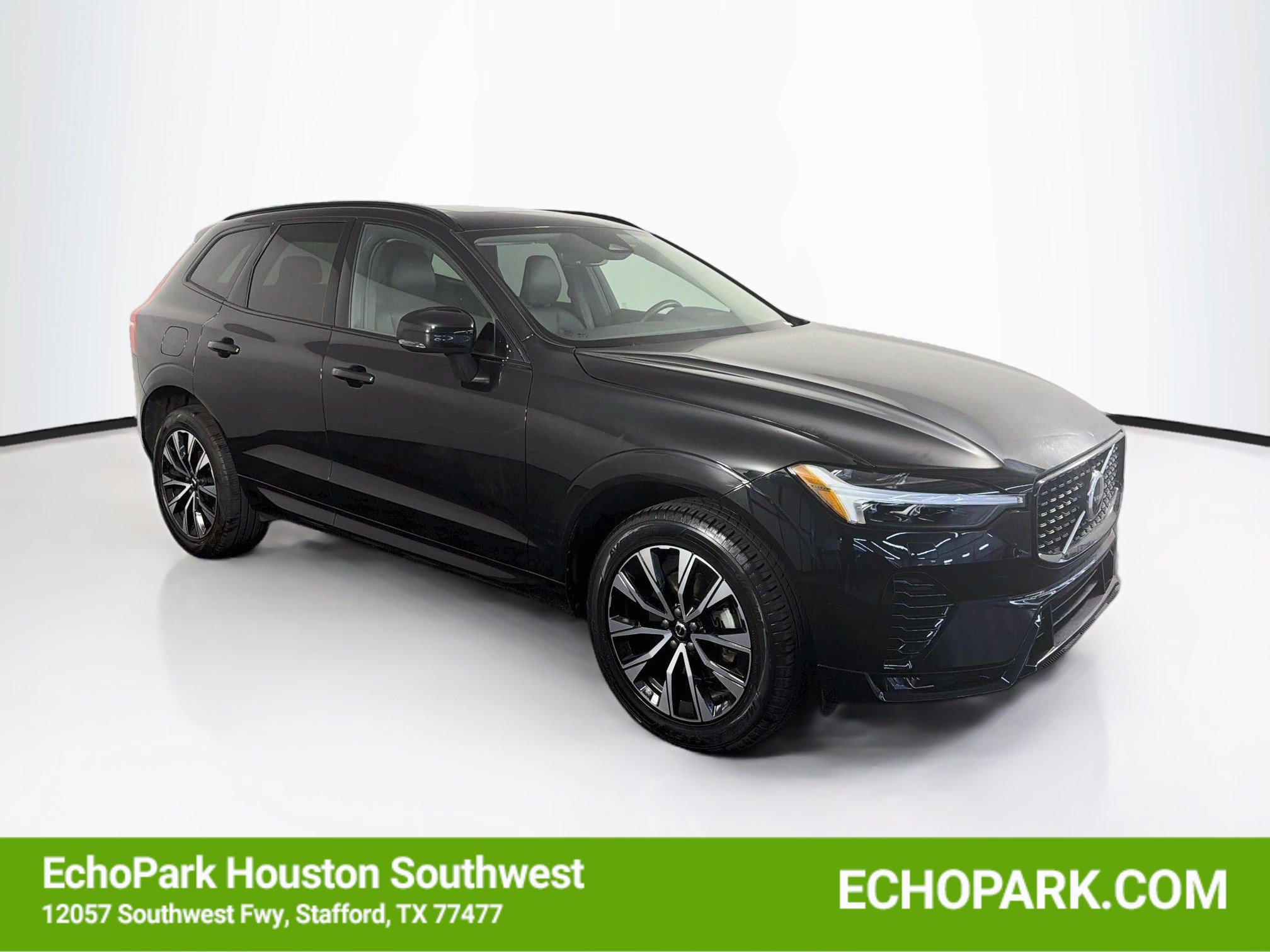Used 2025 Volvo XC60 B5 Core AWD/4WD image 1