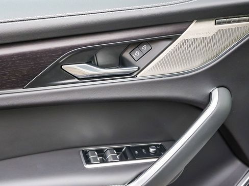 Used 2025 Jaguar F-PACE R-Dynamic S image 32