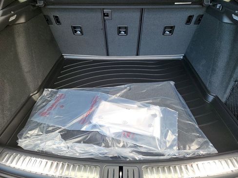 New 2026 Porsche Macan Turbo image 24