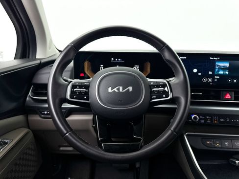 Used 2026 Kia Carnival FWD image 3