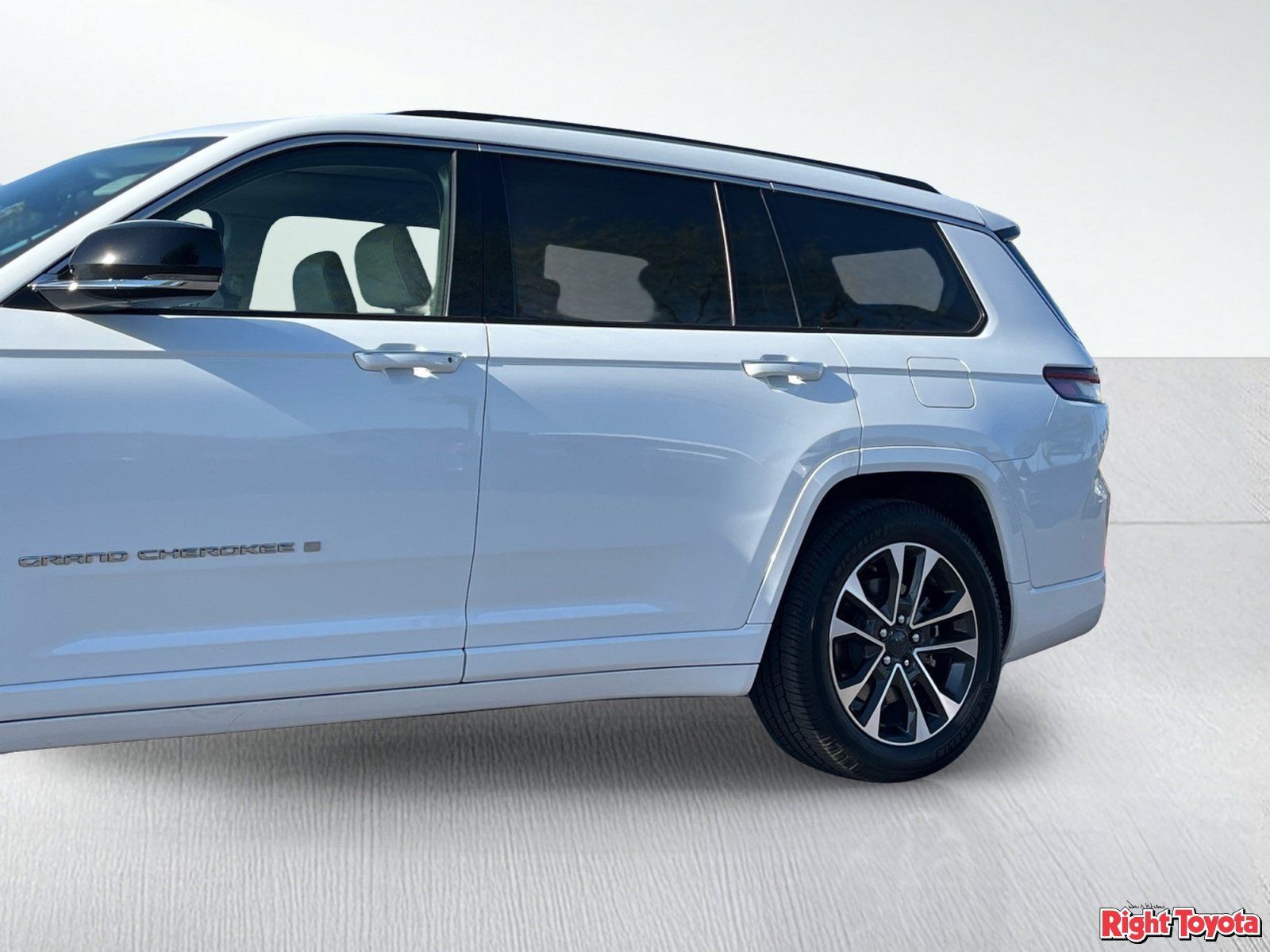 Used 2023 Jeep Grand Cherokee L Overland AWD/4WD image 9
