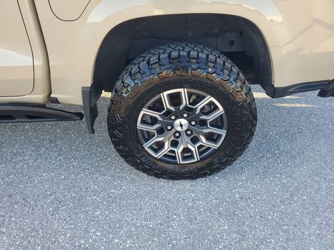 Used 2023 Chevrolet Colorado Z71 w/ Z71 Convenience Package 2 image 19