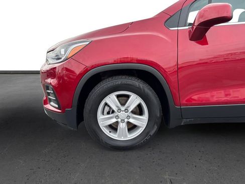 Used 2020 Chevrolet Trax LT w/ LT Convenience Package image 13