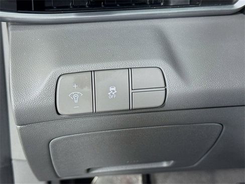 Certified 2025 Hyundai Elantra Sport image 19