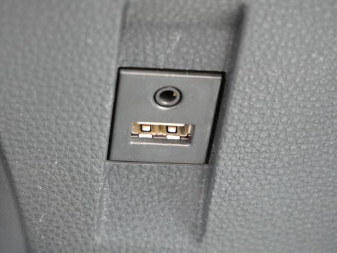 Used 2020 Toyota Corolla LE image 29