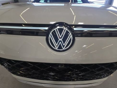 Used 2025 Volkswagen Tiguan SEL R-Line AWD/4WD image 26
