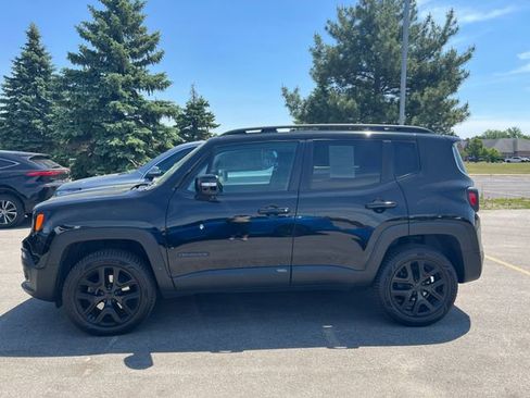 Used 2017 Jeep Renegade Altitude AWD/4WD image 7