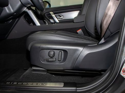 Certified 2025 Land Rover Discovery Sport Dynamic SE image 15