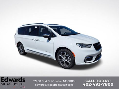 New 2026 Chrysler Pacifica Pinnacle AWD/4WD image 1