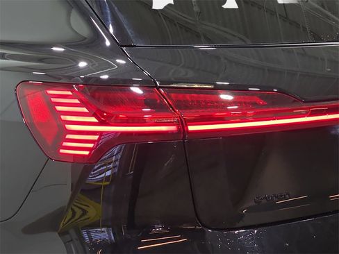 Used 2023 Audi e-tron Chronos w/ Chronos Package image 33
