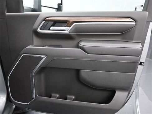 Used 2025 Chevrolet Silverado 2500 LT w/ Texas Edition image 9