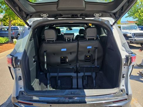 Used 2025 Toyota Sienna XSE w/ XSE Premium Package AWD/4WD image 5