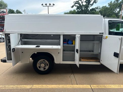 Used 2018 Chevrolet Express 3500 w/ Power Convenience Package RWD image 24
