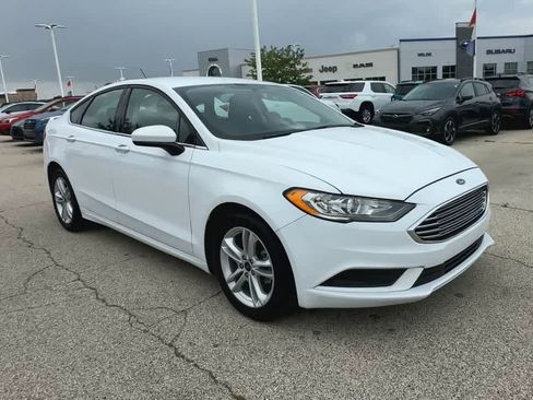 Used 2018 Ford Fusion SE image 2