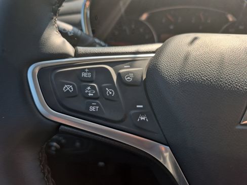 Used 2023 Chevrolet Equinox Premier image 19