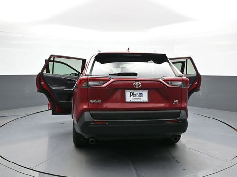 Used 2020 Toyota RAV4 LE AWD/4WD image 46