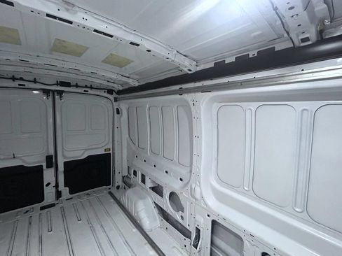 Used 2025 Ford Transit 250 148 Medium Roof RWD image 19