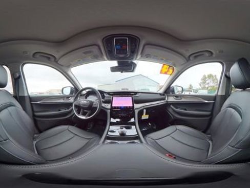 New 2024 Jeep Grand Cherokee Limited w/ Luxury Tech Group II image 28