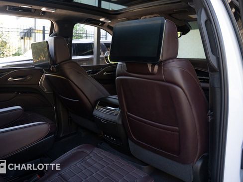 Used 2023 Cadillac Escalade V w/ LPO, ONYX Package image 32