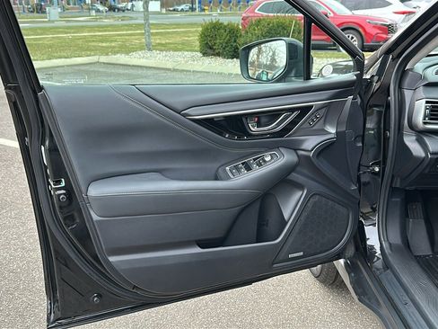 Used 2020 Subaru Outback Limited image 8