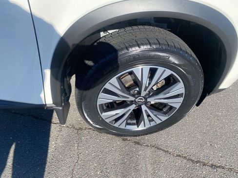 Used 2023 Nissan Rogue SV image 9