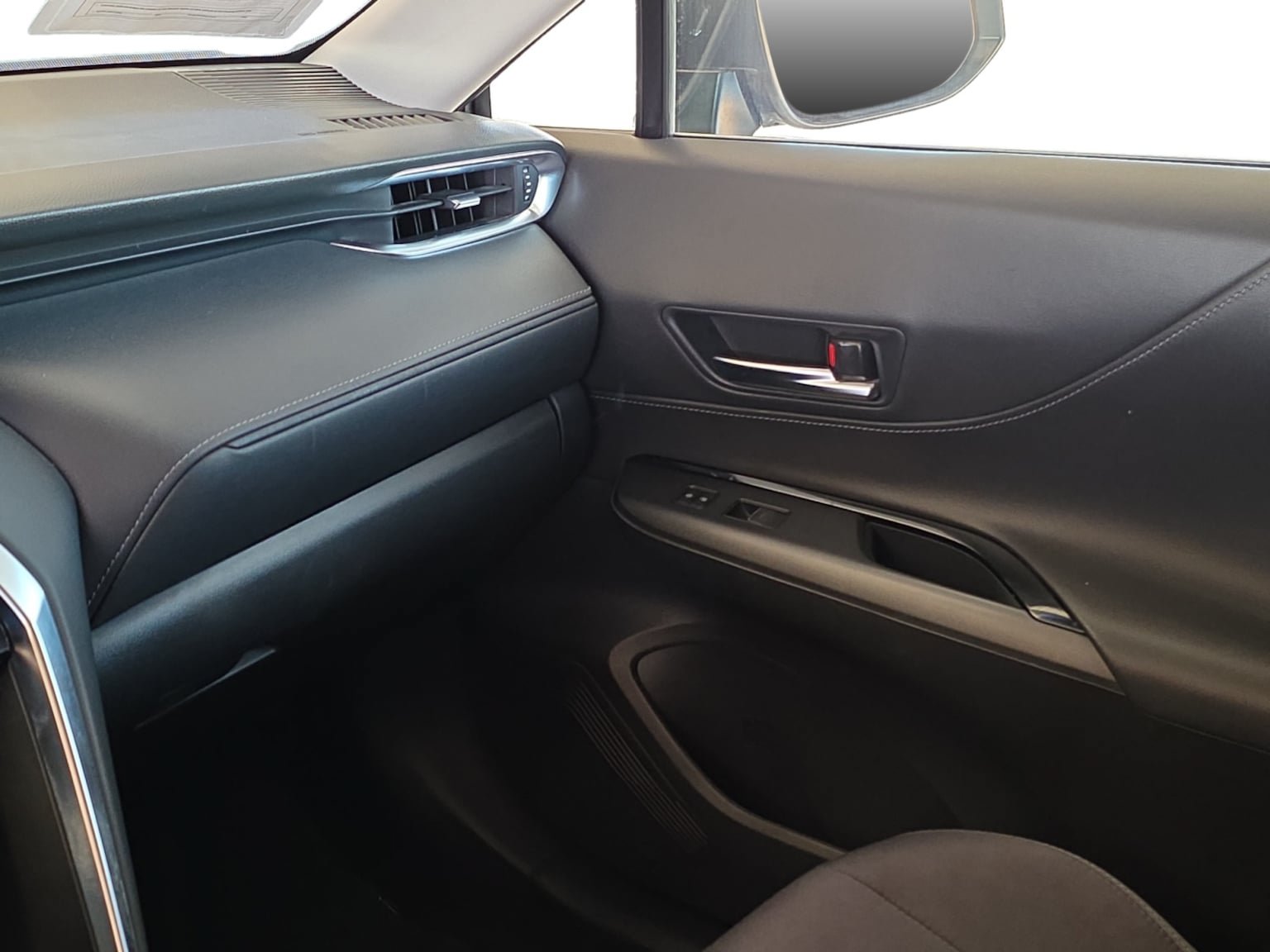 Used 2021 Toyota Venza LE AWD/4WD image 22