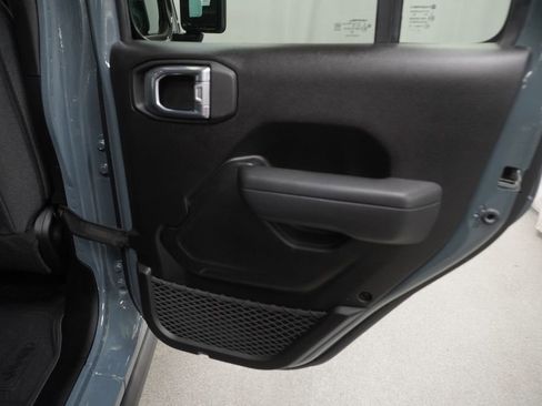 Used 2025 Jeep Wrangler Willys image 44