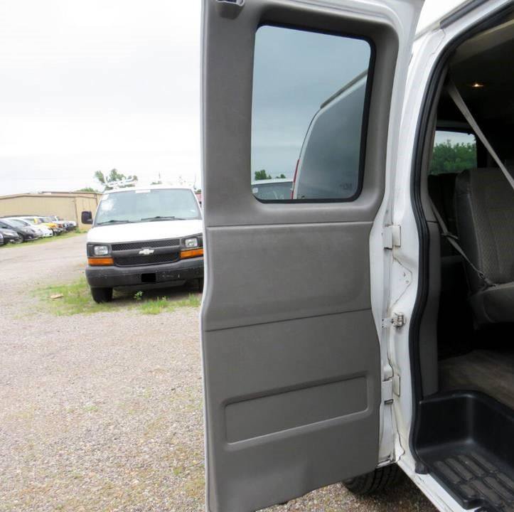 Used 2014 Chevrolet Express 2500 LT w/ LT Preferred Equipment Group RWD image 11
