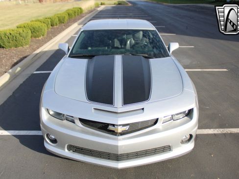 Used 2010 Chevrolet Camaro SS w/ RS Package image 16