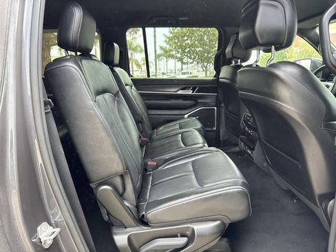 Used 2023 Jeep Wagoneer L Series III w/ Preferred Equipment Group image 38