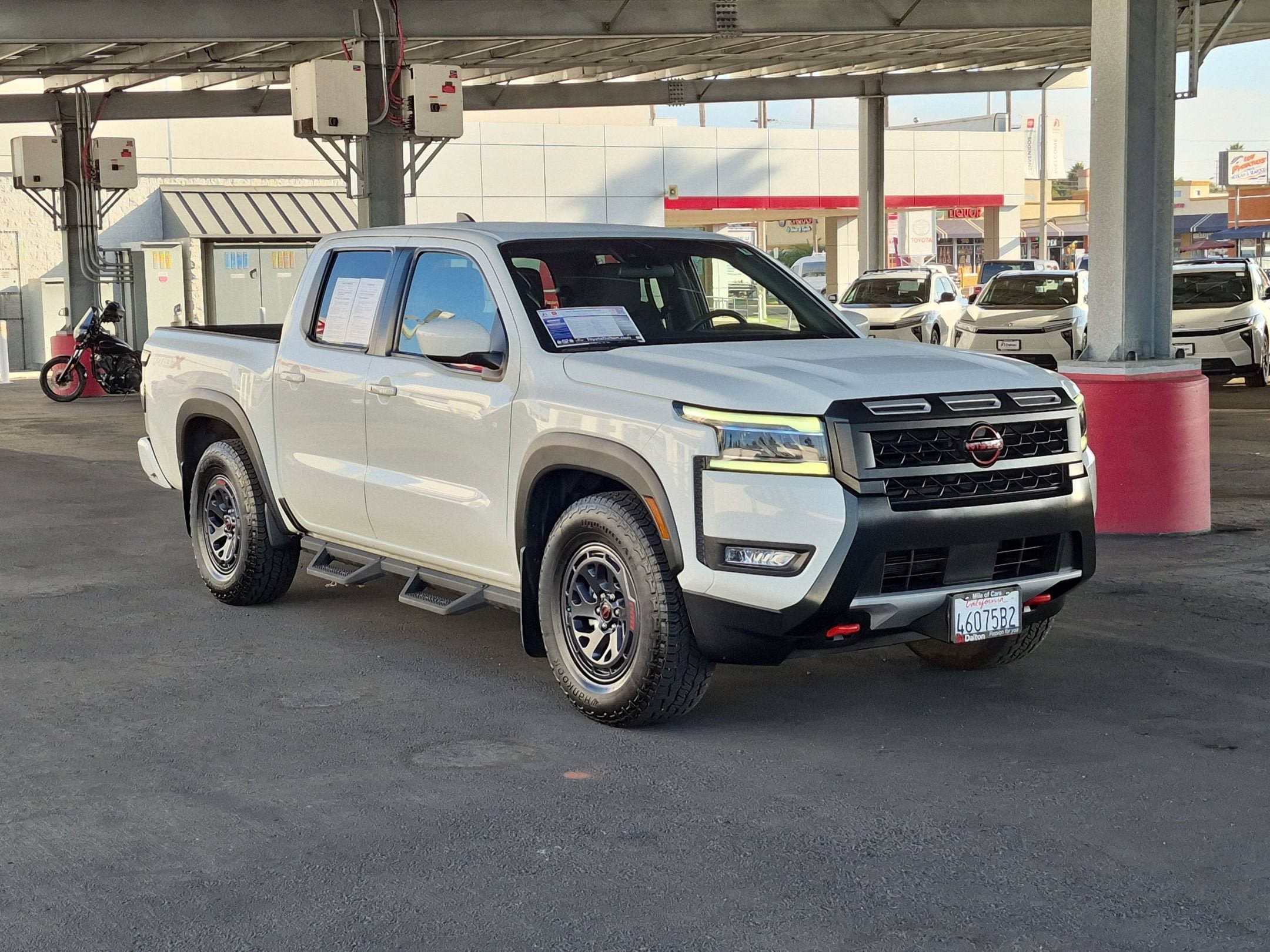 Used 2025 Nissan Frontier Pro-X RWD image 2