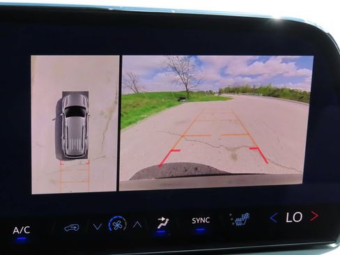 New 2026 Chevrolet Traverse LT w/ Driver Confidence Package AWD/4WD image 8