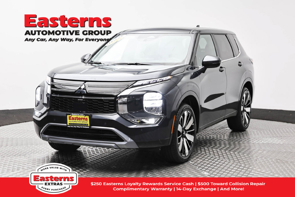 Used 2025 Mitsubishi Outlander SE AWD/4WD image 1