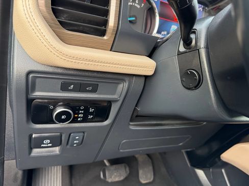Used 2024 Ford Expedition Limited AWD/4WD image 34